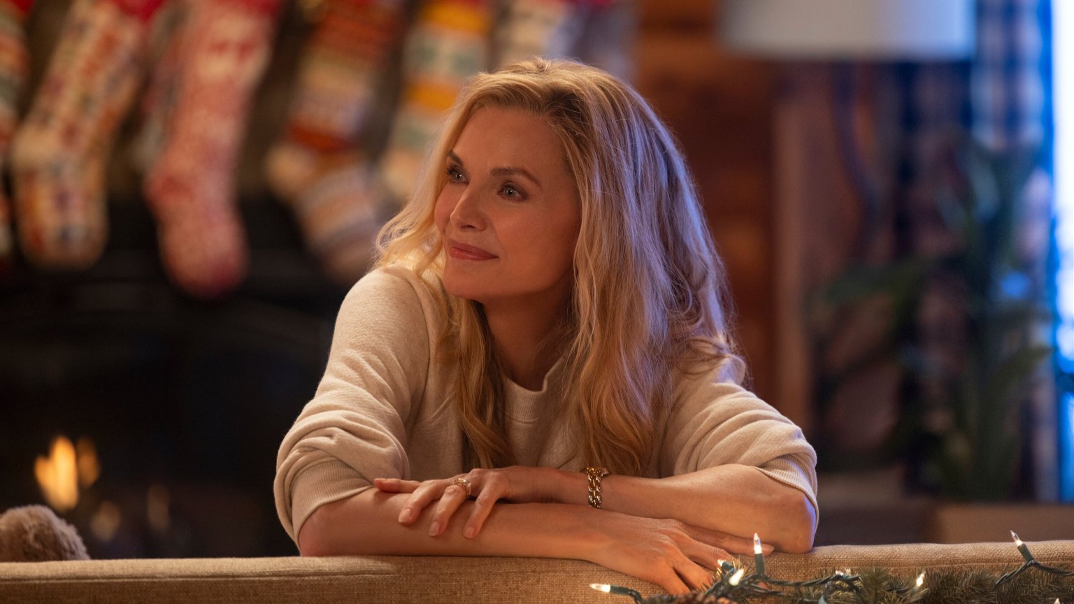 Michelle Pfeiffer vanaf vandaag te zien in gloednieuwe kerstkomedie