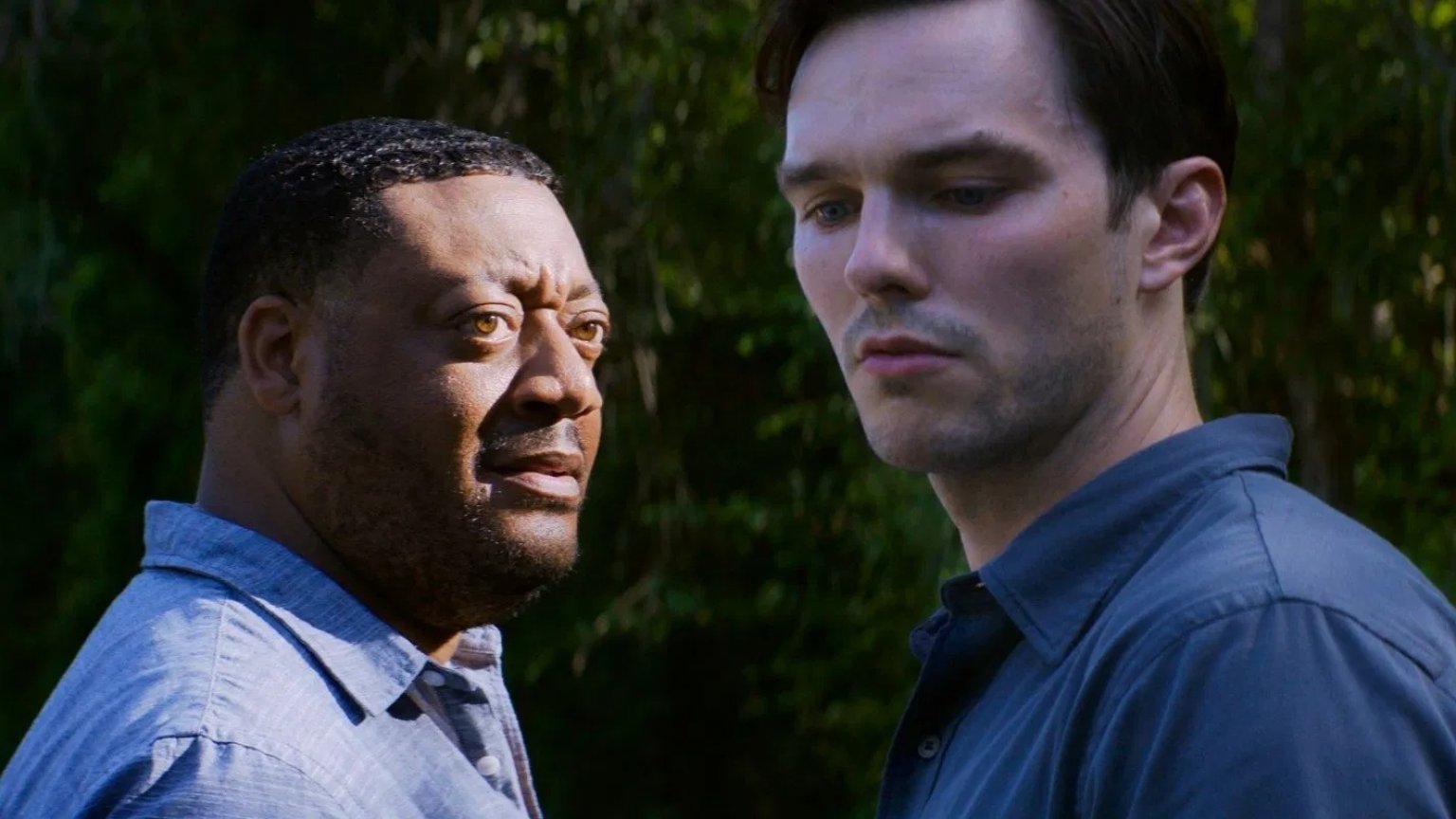 Meeslepende thriller met Nicholas Hoult vanaf vandaag te zien op Netflix