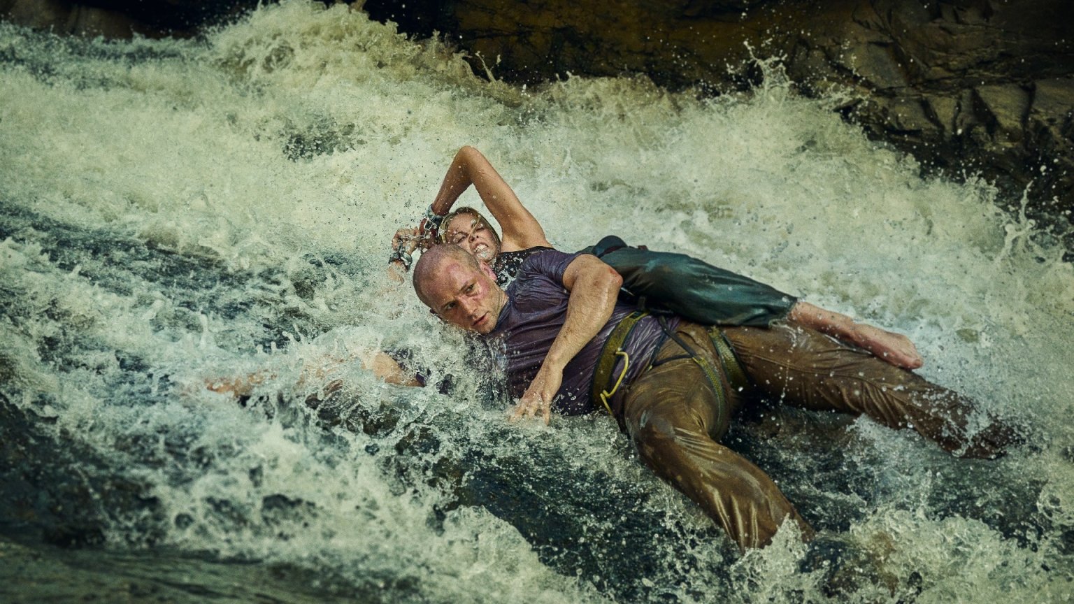 Eerste beelden: Charlize Theron en Taron Egerton vanaf april op Netflix in 'Apex'