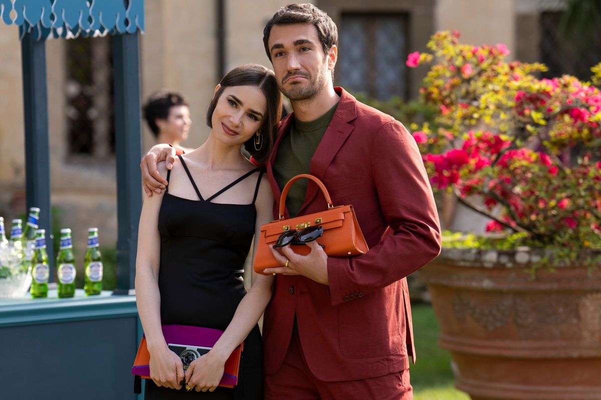 Mercello en Emily in 'Emily in Paris'. Afbeelding via © 2025 Netflix, Inc.