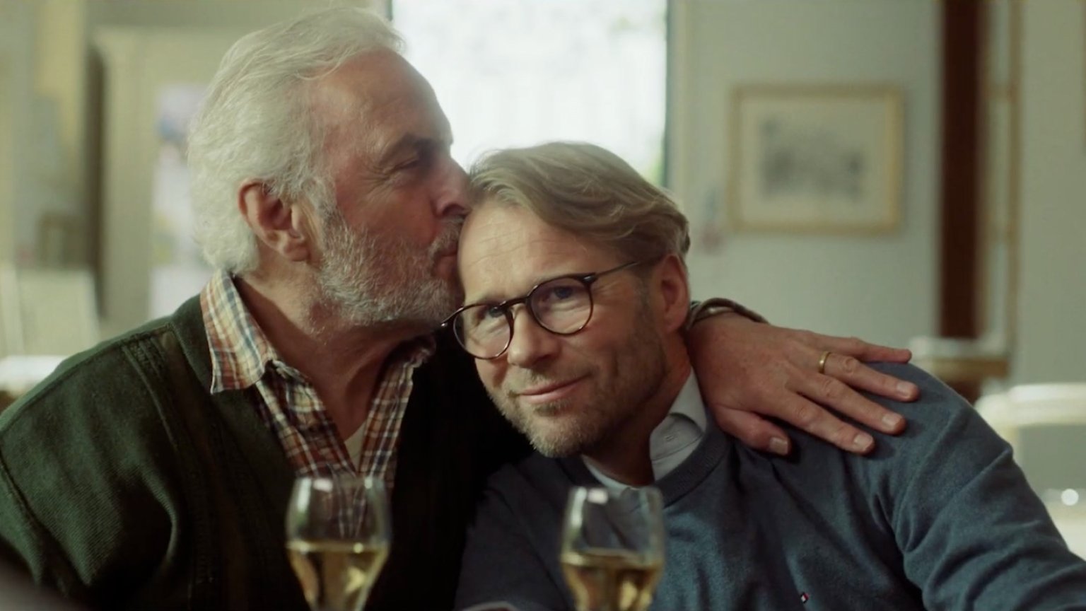 Ontroerende vader-zoonroadtrip in trailer van 'Champagne'