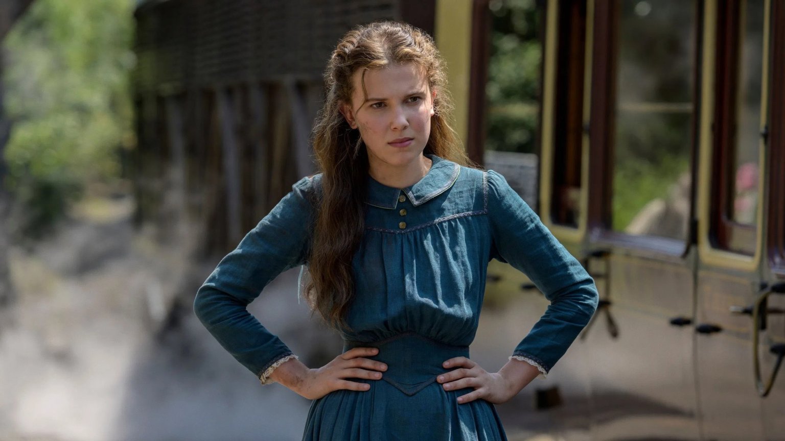 Eerste Netflix-kiekje onthuld van 'Enola Holmes 3' met Millie Bobby Brown