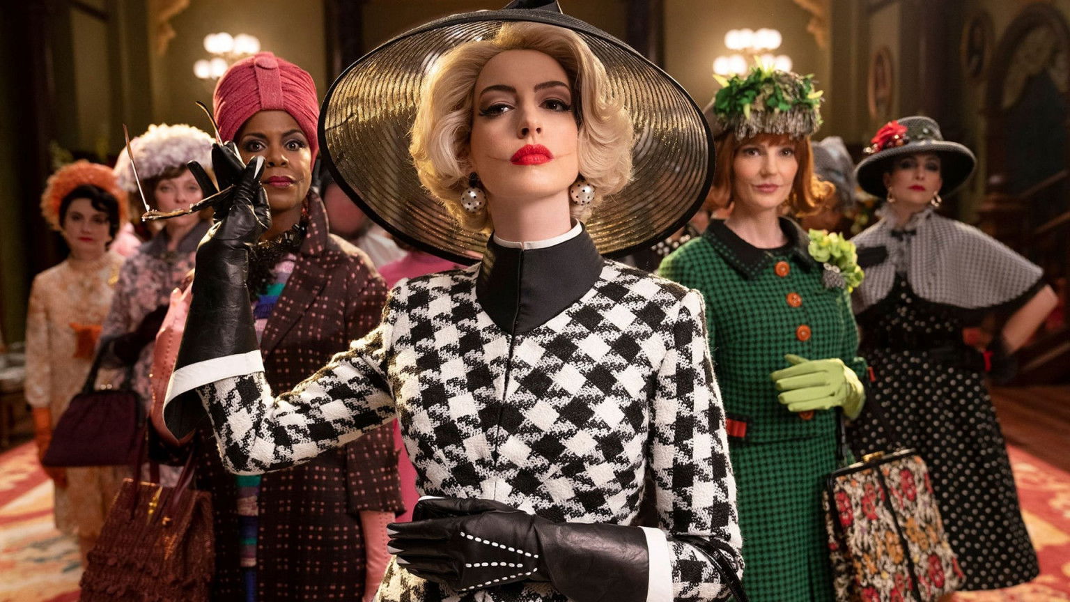 Cast van 'The Witches' over hoe je een heks kunt herkennen