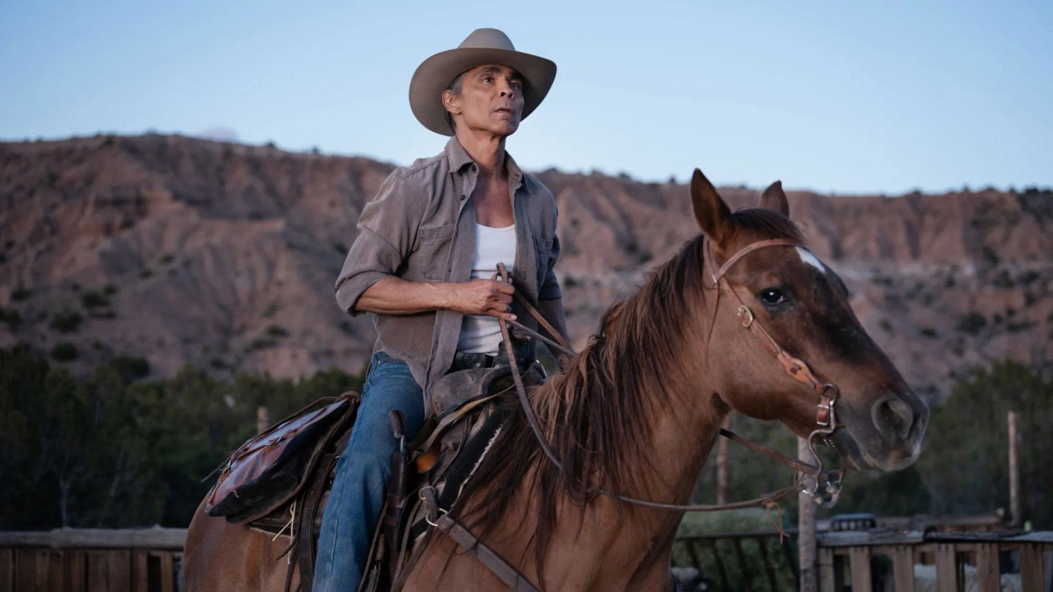 Nieuwe zaak zorgt voor spanningen in de trailer van 'Dark Winds' seizoen 4