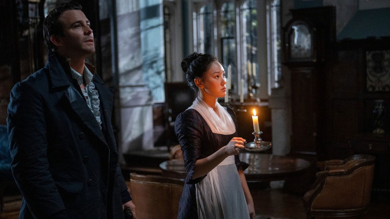 Netflix introduceert Benedicts geliefde in nieuw kijkje achter de schermen van 'Bridgerton' seizoen 4