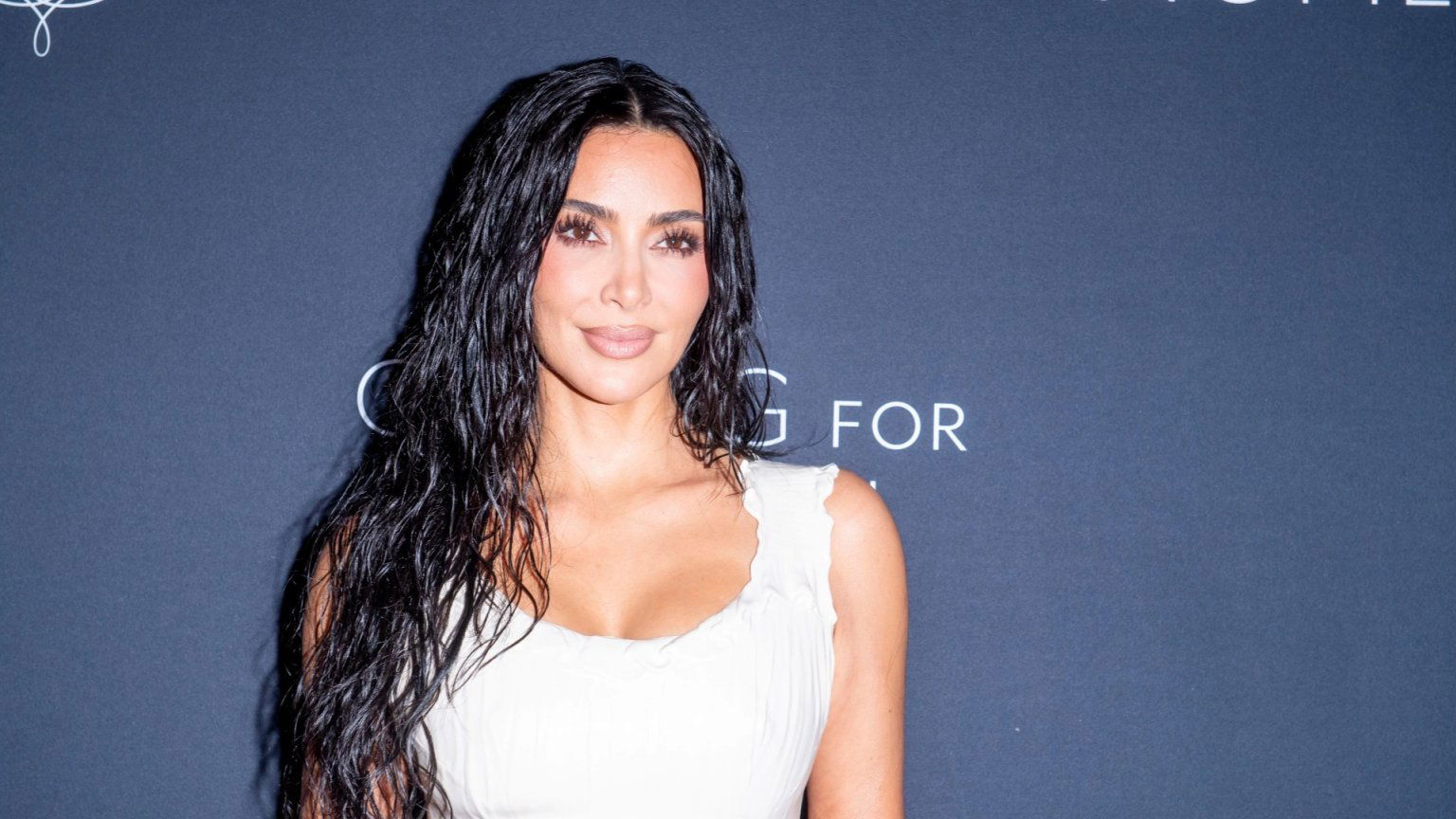 Eerste setplaatjes onthuld van nieuwe Netflix-komedie met Kim Kardashian