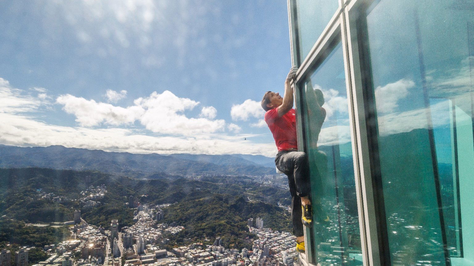 Historische klim van Taipei 101 levert Alex Honnold opvallend lage vergoeding op