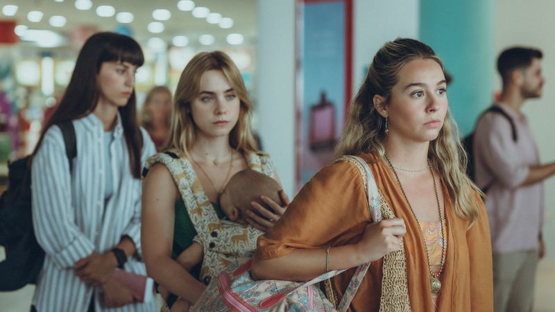 Clara Galle, Claudia Salas en Paula Usero in 'That Night'. Afbeelding via Netflix.