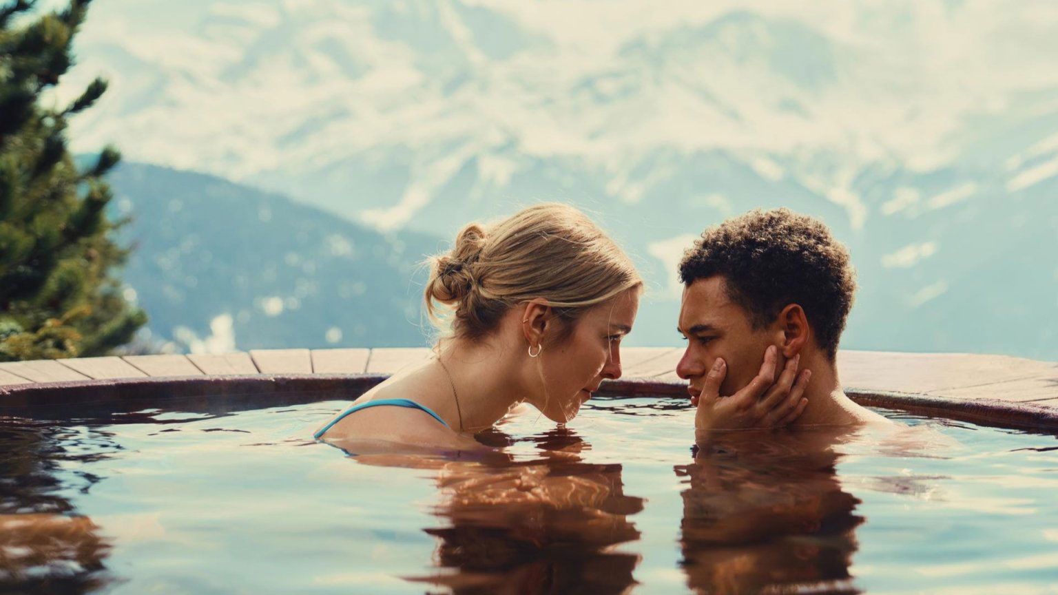 Netflix onthult eerste beelden van slotseizoen 'Knokke Off'