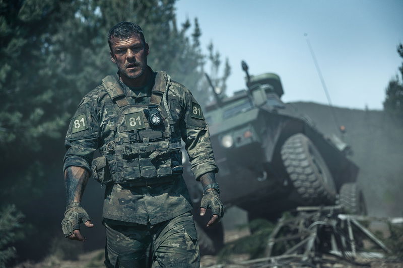 Alan Ritchson as 81 in 'War Machine'. Afbeelding via Ben King/Netflix © 2026.