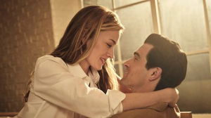 Nieuwe waargebeurde serie over beroemde romance vanaf vandaag te zien