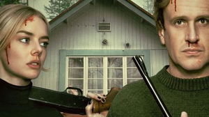 Scheiden is niet genoeg in eerste trailer van 'Over Your Dead Body' met Samara Weaving en Jason Segel