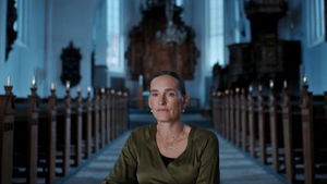 Netflix deelt eerste beelden van nieuwe Deense true crime-serie 'En ven, en morder'