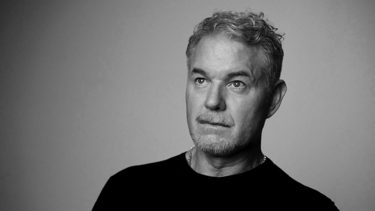 Eric Dane nu te zien in tweede aflevering van aangrijpende Netflix-serie 'Famous Last Words'