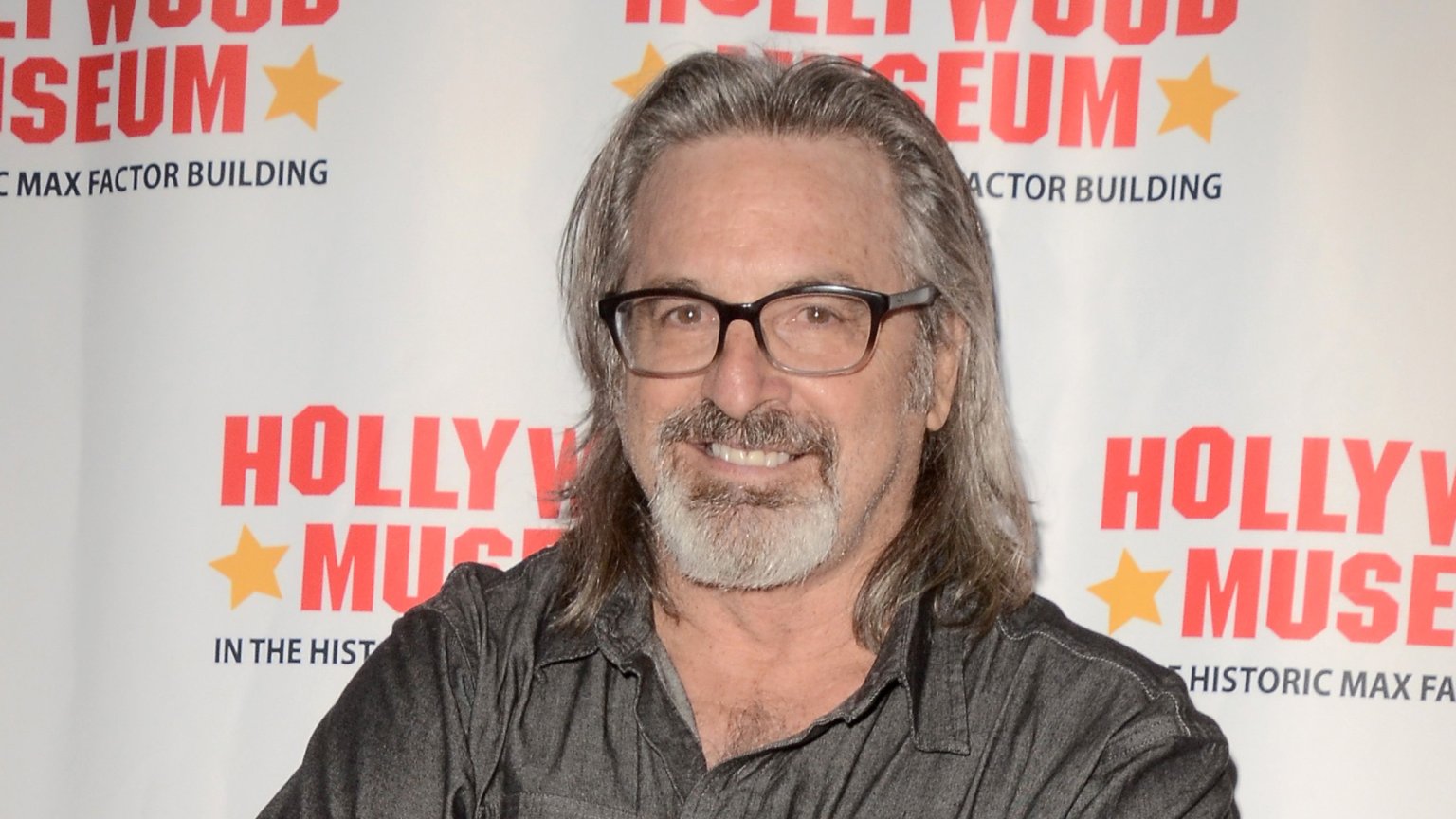 Hilary Duff en cast van 'Lizzie McGuire' eren overleden collega