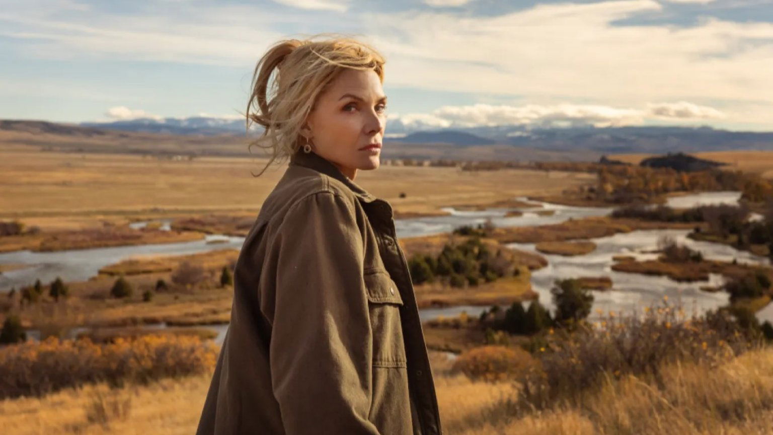 Michelle Pfeiffer schittert in de trailer van nieuwe serie van 'Yellowstone'-maker