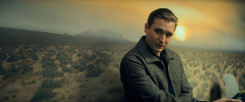 Seth Numrich als Blaine Shaw in 'The Boroughs'. Afbeelding via Netflix © 2026