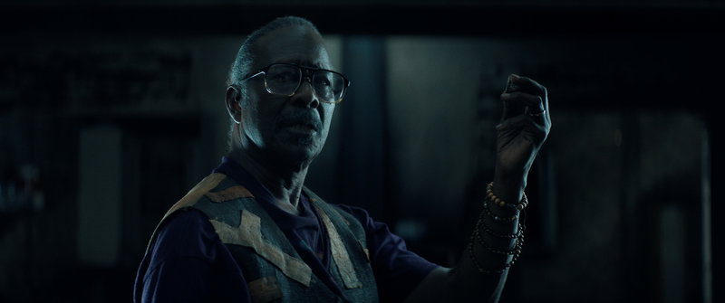 Clarke Peters als Art in 'The Boroughs'. Afbeelding via Netflix © 2026