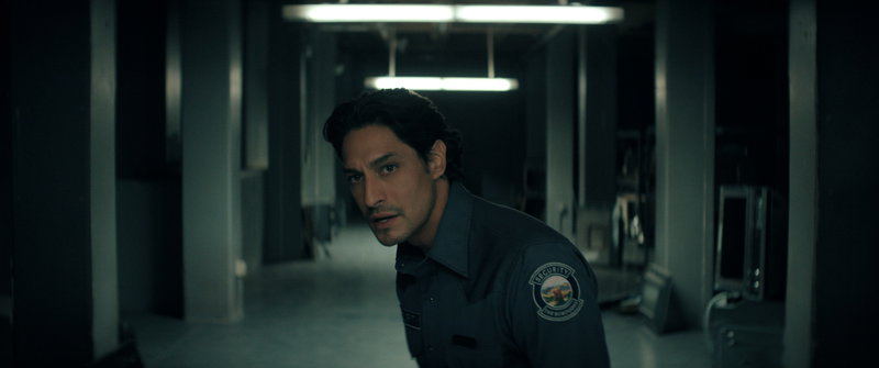 Carlos Miranda als Paz Navarro in 'The Boroughs'. Afbeelding via Netflix © 2026