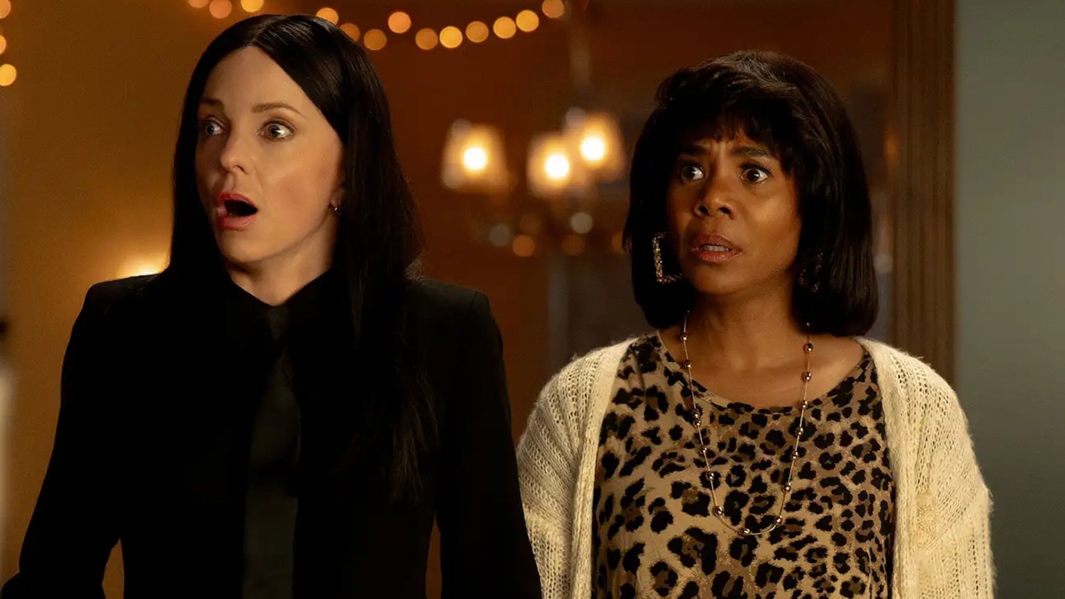 Regina Hall en Anna Faris zijn terug in de trailer van 'Scary Movie 6'