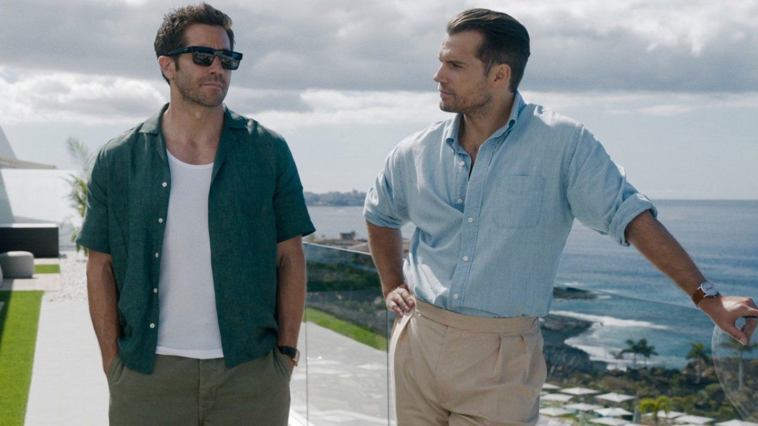 Jake Gyllenhaal en Henry Cavill schitteren in de explosieve trailer van Guy Ritchie's 'In The Grey'