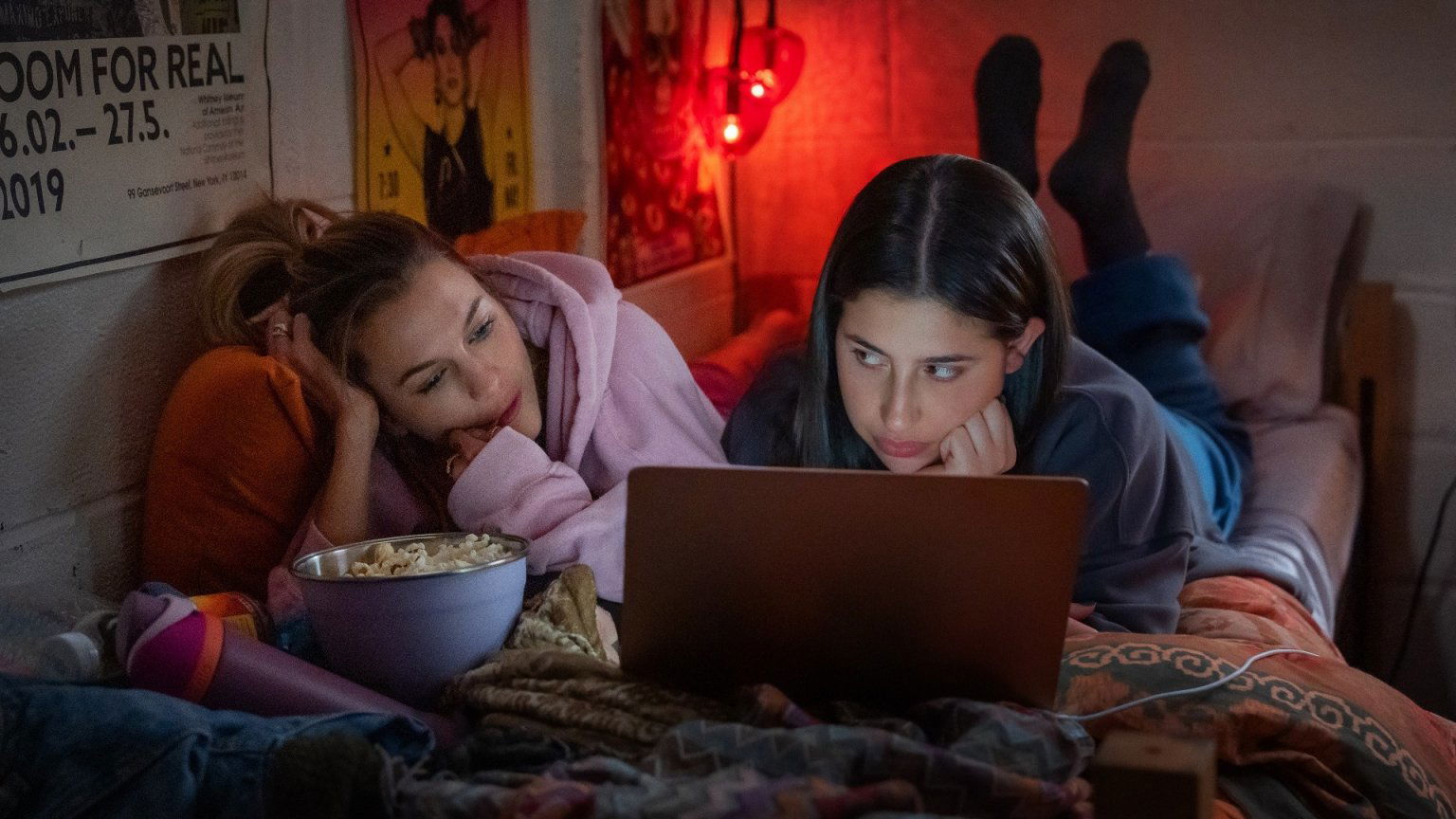 'Roommates' trailer: nieuwe komedie met dochter Adam Sandler vanaf april op Netflix