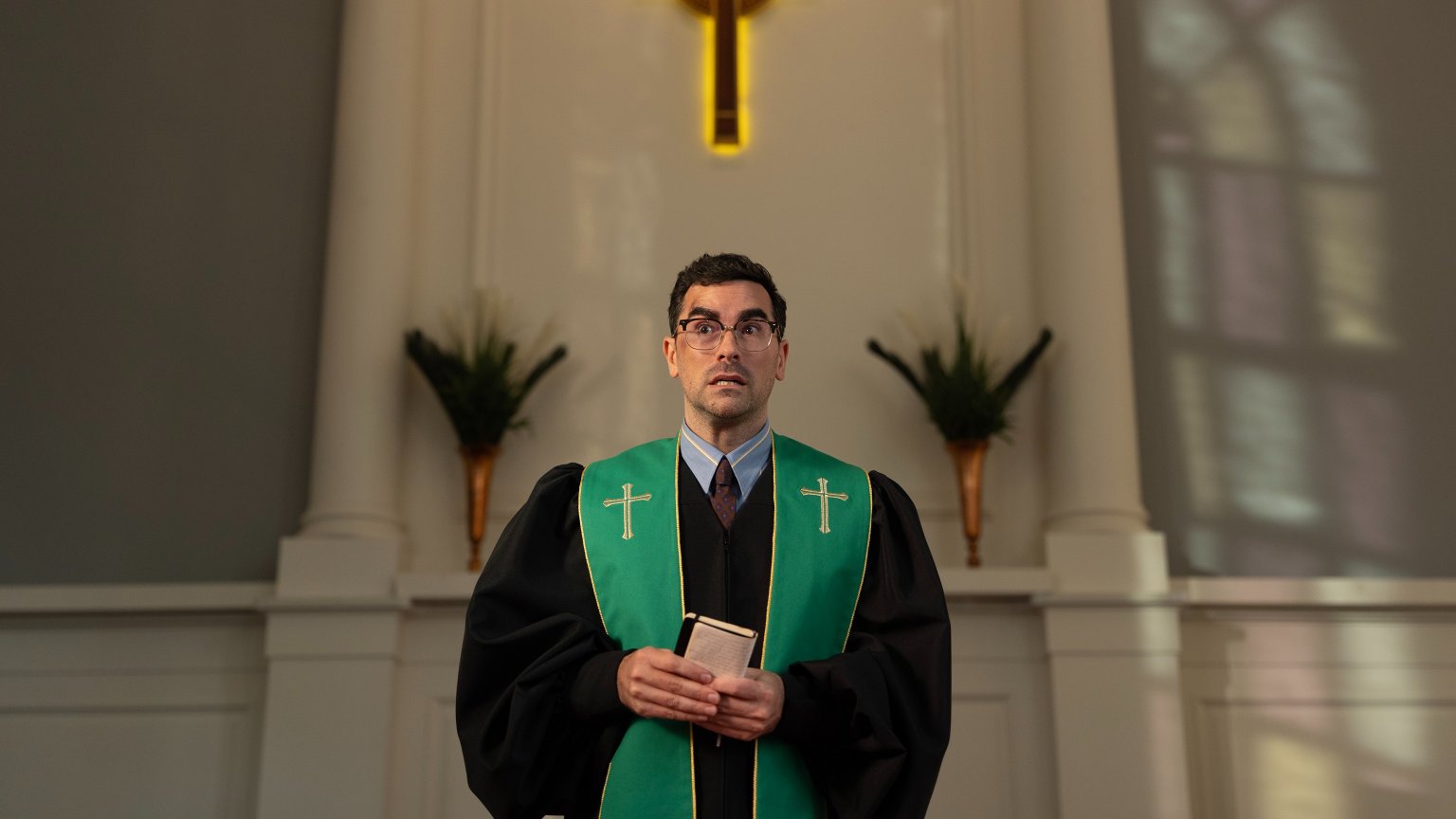 'Big Mistakes' trailer: nieuwe komedieserie met Dan Levy vanaf april op Netflix