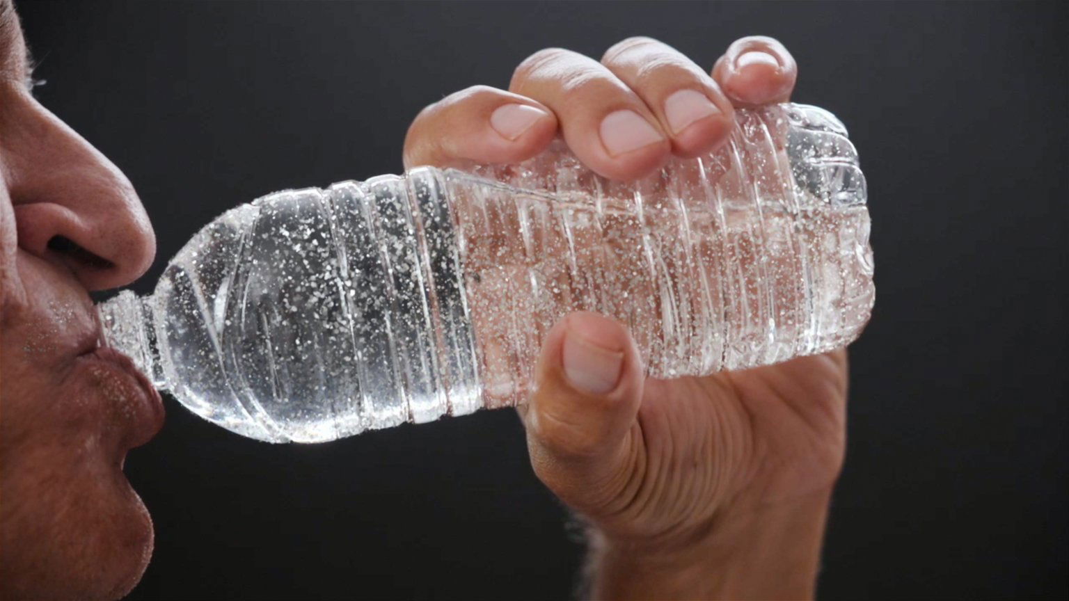 Nieuwe onthullende docu over microplastics in ons dagelijkse leven nu te zien op Netflix