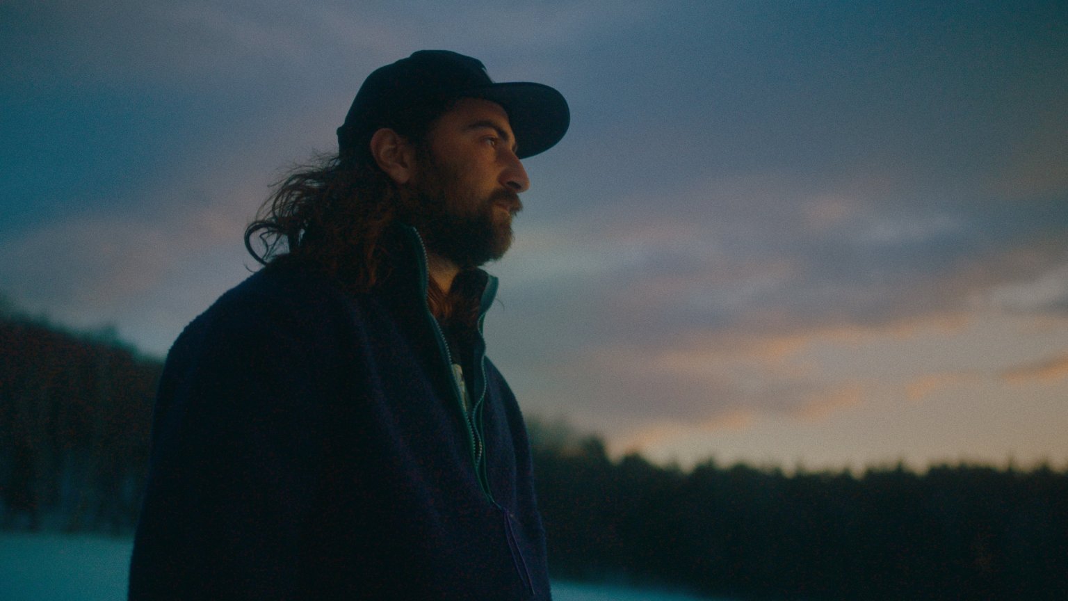 Singer-songwriter Noah Kahan laat zich van zijn meest kwetsbare kant zien in eigen docu