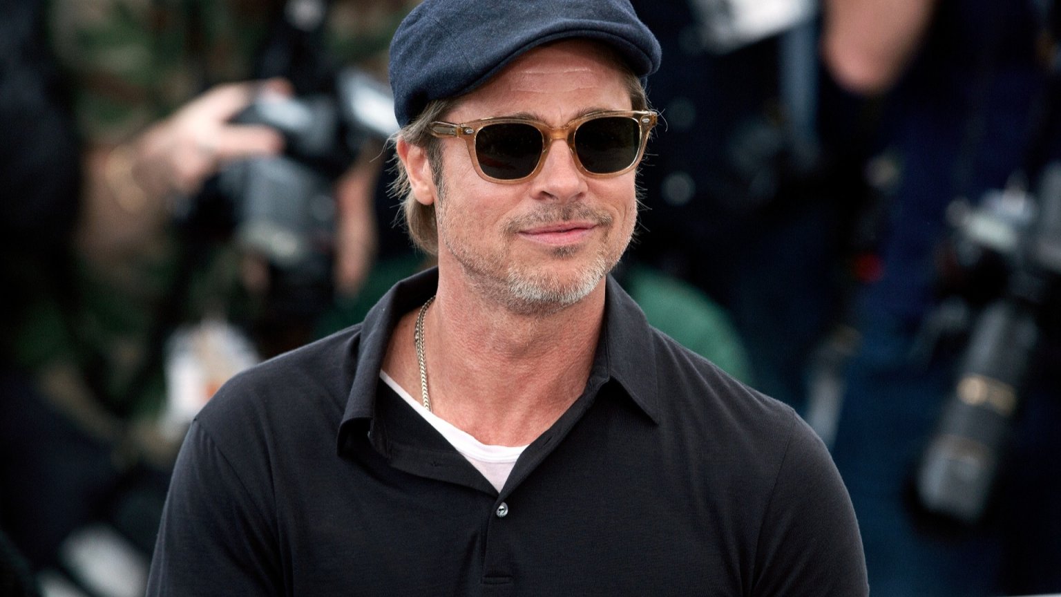 Brad Pitt in Amsterdam gespot voor opnames van nieuw drama 'The Riders'