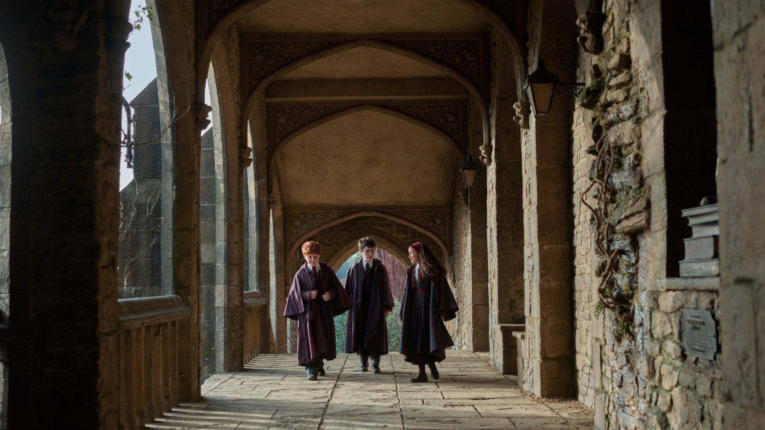Harry Potter stapt op de trein naar Hogwarts in de magische teaser van 'Harry Potter'-serie