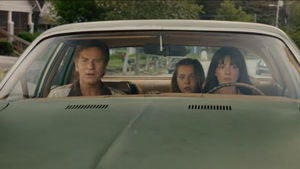 Anne Hathaway schittert in de teaser van J.J. Abrams' thriller 'The End of Oak Street'