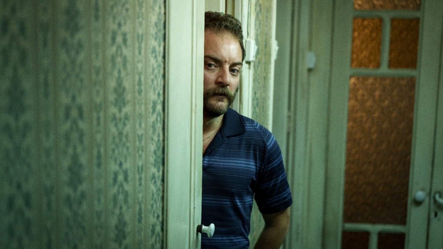 Eerste beelden: Netflix onthult releasedatum van Spaanse thriller over mysterieuze zaak