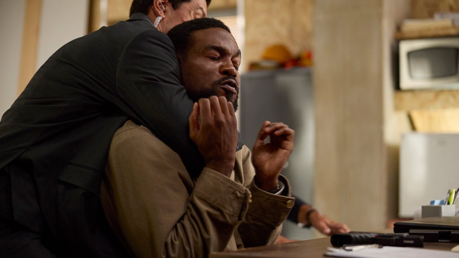 Yahya Abdul-Mateen II neemt stokje over van Denzel Washington in trailer van Netflix-serie 'Man on Fire'