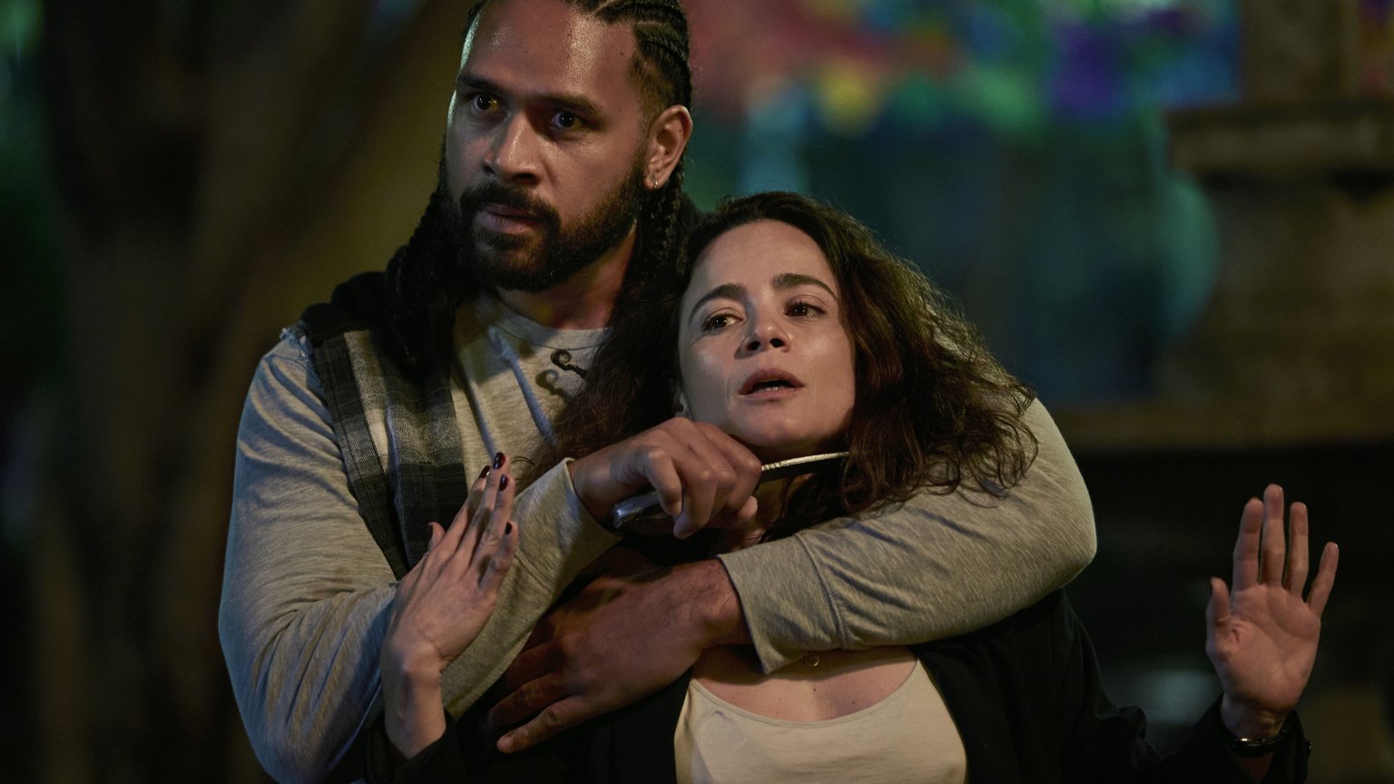 Nieuwe actieserie met 'Queen of the South'-ster Alice Braga nu te zien op Netflix