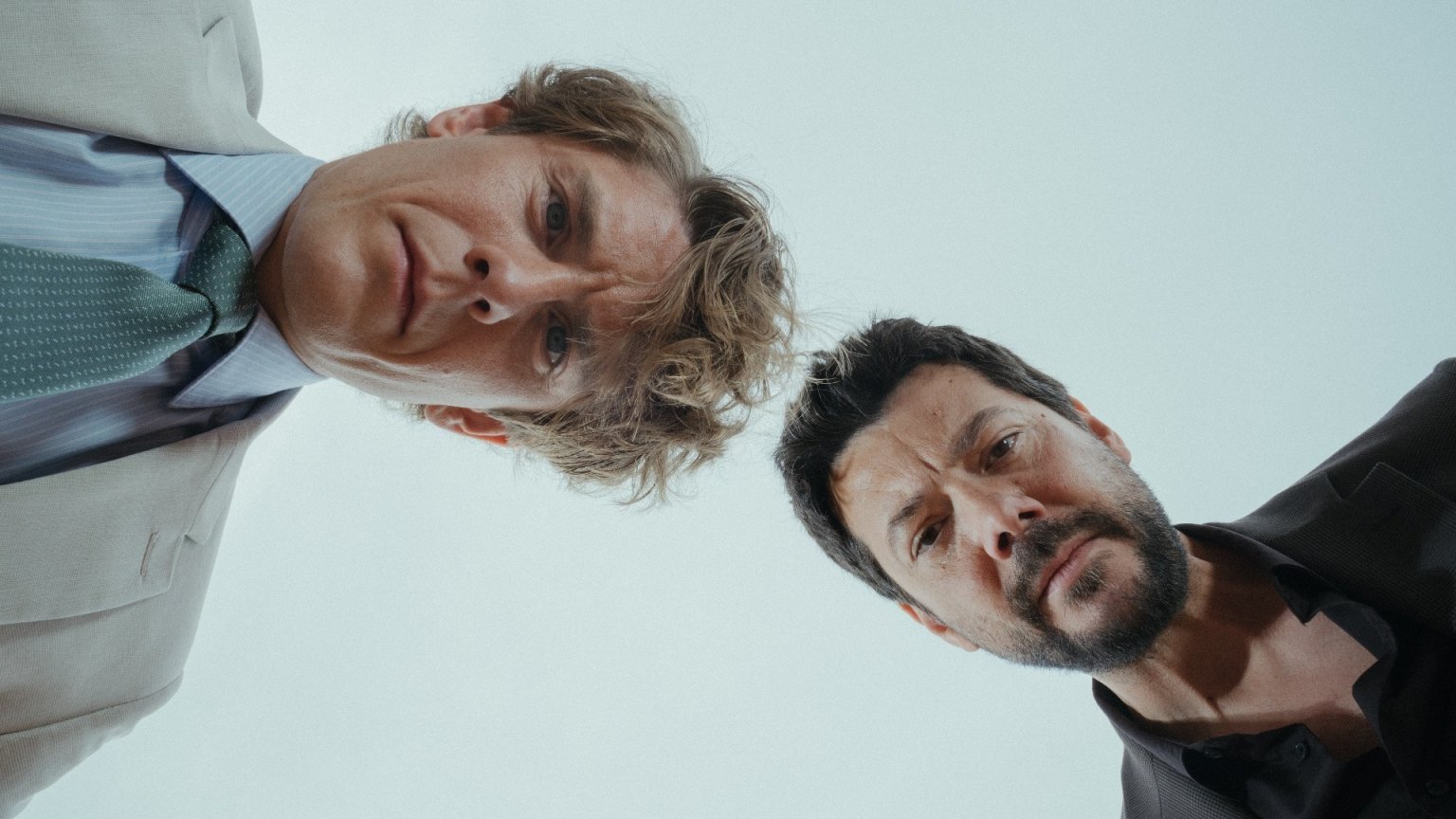 Gewetenloze oplichter werkt aan grote klus in nieuwe Spaanse Netflix-serie 'Nueve reinas'