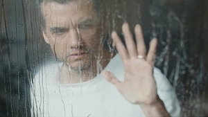 Eerste beelden: spannende horrorthriller met Wagner Moura deze zomer op Netflix