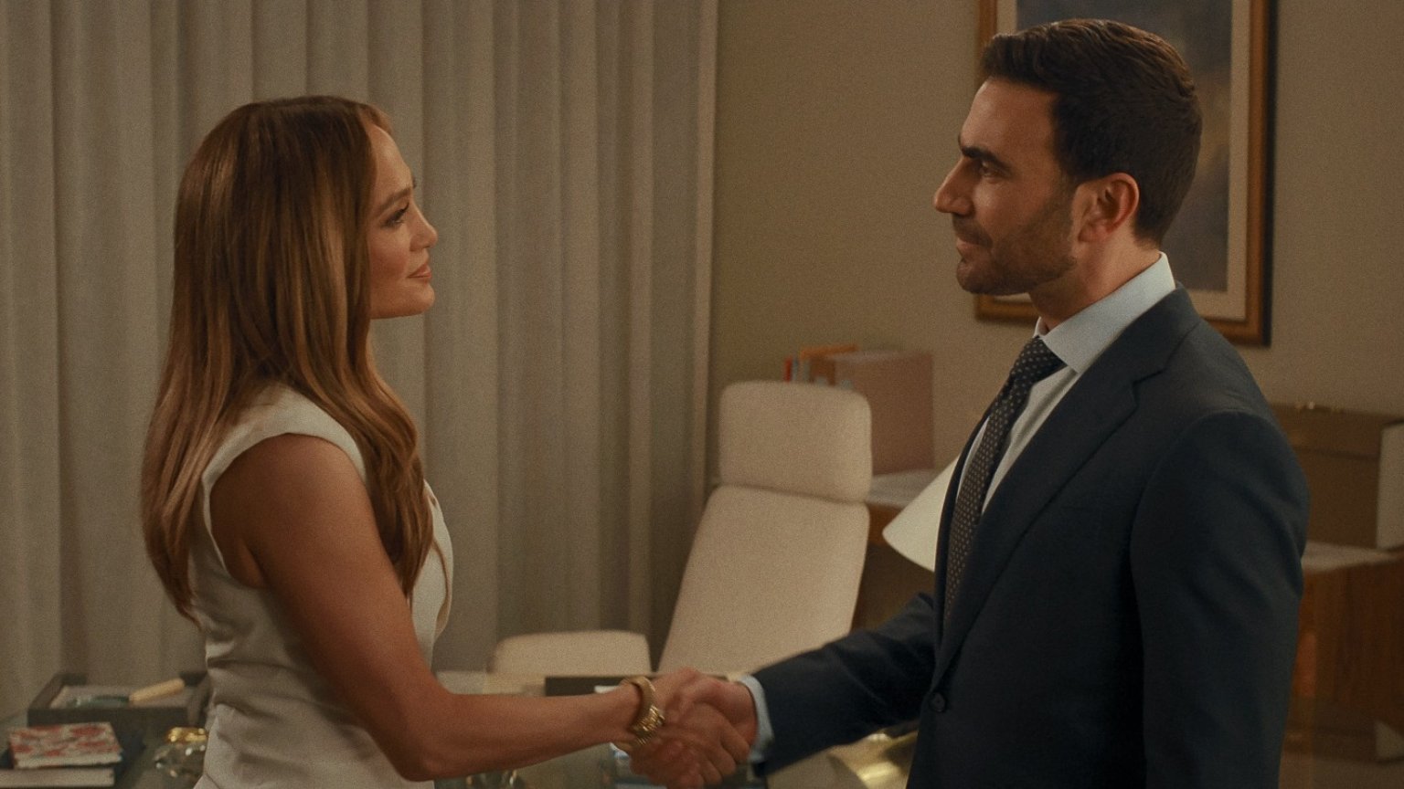 'Office Romance' op Netflix: alles over de nieuwe romcom met Jennifer Lopez