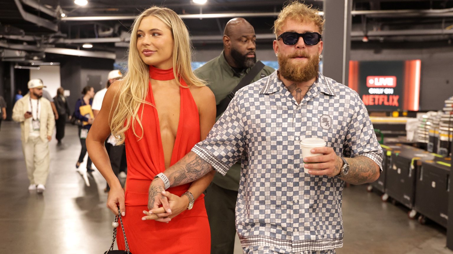 Massaal boegeroep voor Jake Paul tijdens nieuw live-event van Netflix