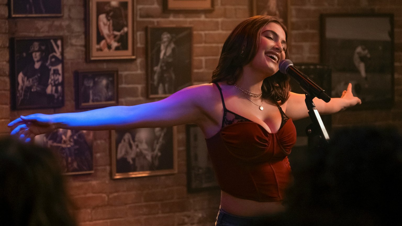 Nieuwe romantische dramaserie is een hit in Nederland: 'In één keer gebinged'
