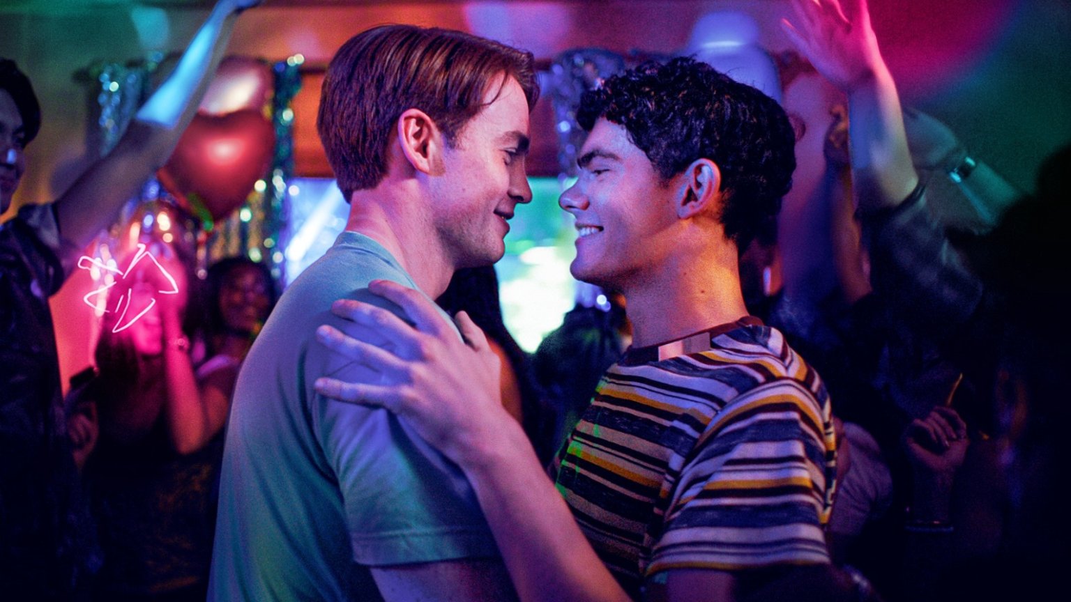 Netflix deelt eerste plaatjes en lengte van afsluitende 'Heartstopper'-film