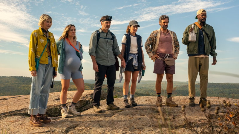Kerri Kenney-Silver als Anne, Erika Henningsen als Ginny, Will Forte als Jack, Tina Fey als Kate, Marco Calvani als Claude en Colman Domingo als Danny in 'The Four Seasons' seizoen 2. Foto: Emily V. Aragones/Netflix © 2025
