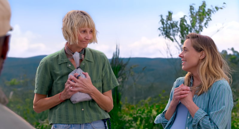 Kerri Kenney-Silver als Anne en Erika Henningsen als Ginny in 'The Four Seasons' seizoen 2. Foto: met dank aan Netflix © 2026