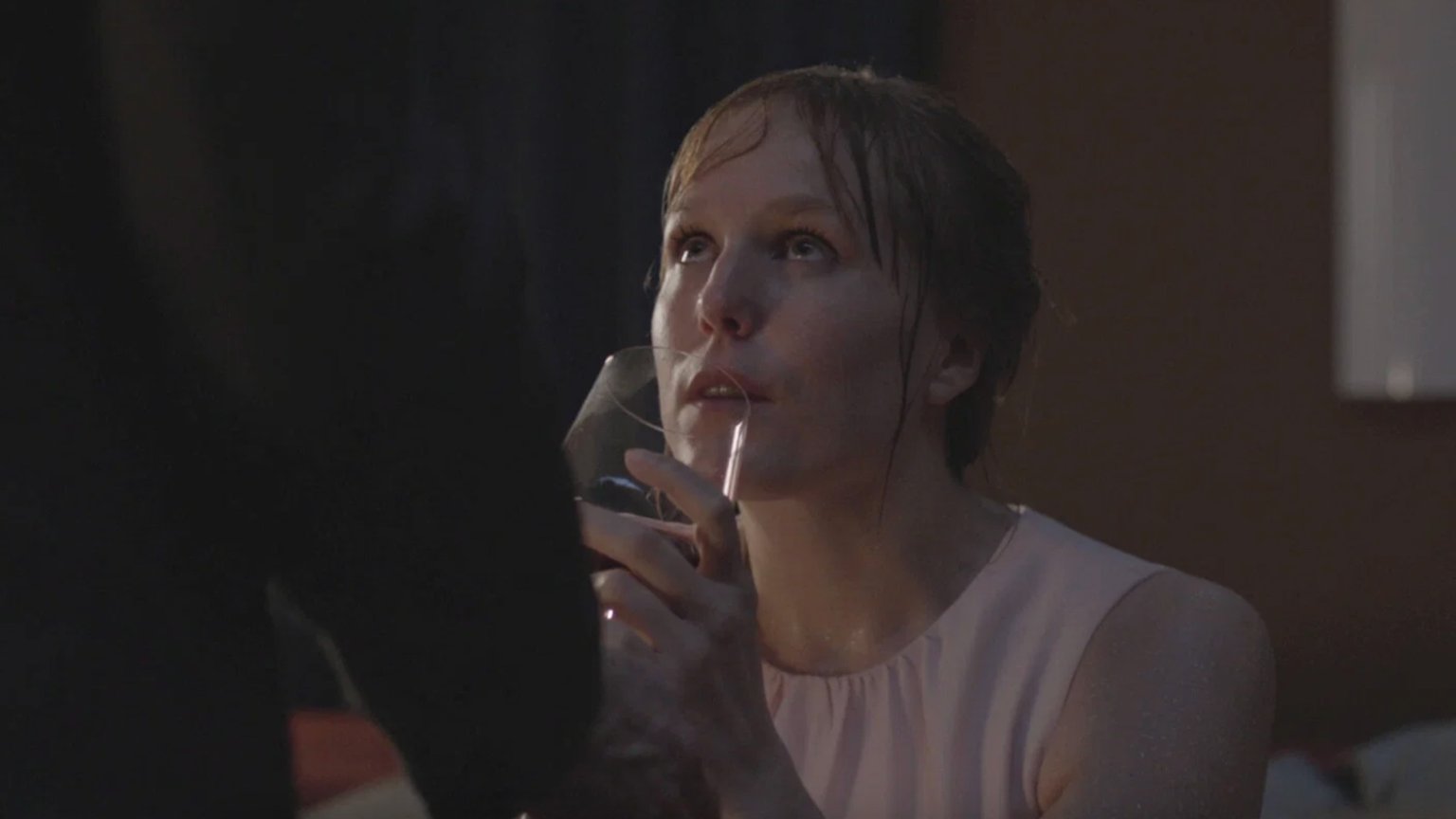 Hadewych Minis belandt in toxische relatie in nieuwe Netflix-serie van Paula van der Oest
