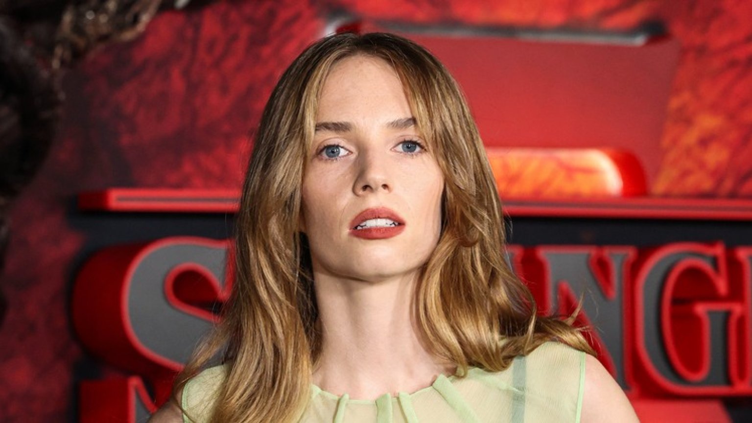 Opnames van Netflix-serie 'The God of the Woods' met Maya Hawke in de hoofdrol officieel van start