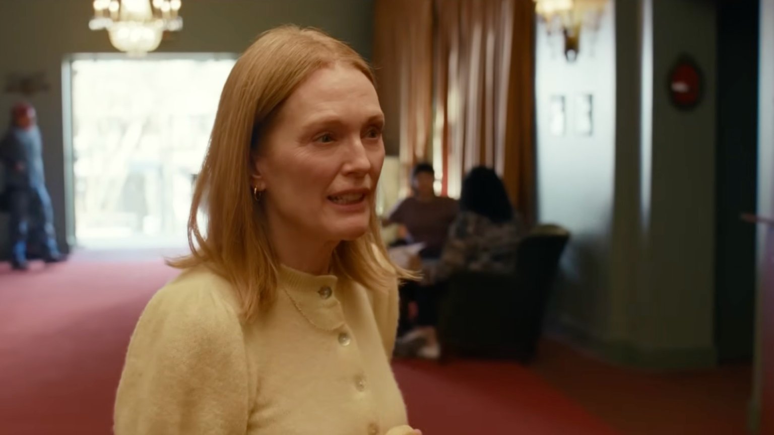 Julianne Moore en Paul Giamatti in eerste trailer van Jesse Eisenbergs dramafilm 'The Debut'