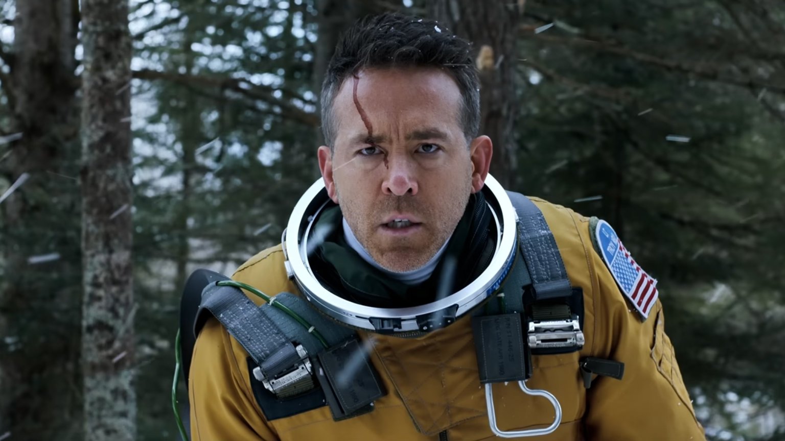 Ryan Reynolds is een gestrande marinepiloot tijdens de Koude Oorlog in trailer van Apple TV's 'Mayday'