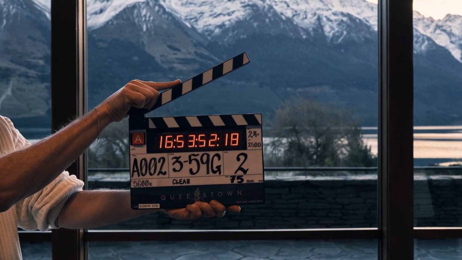 Netflix onthult eerste Nieuw-Zeelandse original vol drama, rijkdom en familiegeheimen: 'Queenstown'