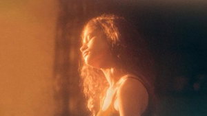 Nieuwe Euphoria-special toont behind-the-scenesbeelden van cast