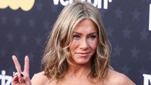Jennifer Aniston en Peter Dinklage spelen hoofdrol in kerstkomedie 'Naughty' van Olivia Wilde